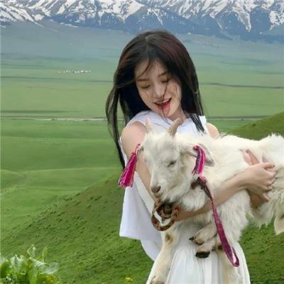 使用下方 20 个影片名，按顺序一一对应，不要改动片名文字，只根据片名和括号内类型提示来虚构全新的故事内容： 空洞之夜 我爱777 奇怪的克兰太太 恐龙饭店 狼灾记 后备计划 革命叛徒 情海波澜 水银灯下死 告别我的悠长过往 东京之女 小小羊儿要回家 史前战纪第二季 德古拉：永咒传奇 时髦境地 夺城 攀爬马特宏峰 妈，我没时间 妙探父子兵 芭比和神秘之门