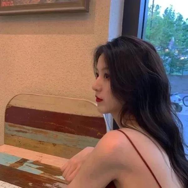 战火下的小花
